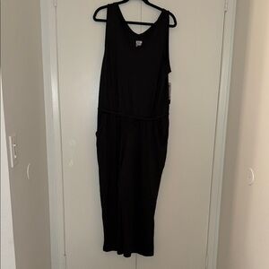 32 Degrees Black V-Neck cropped jumpsuit with pockets